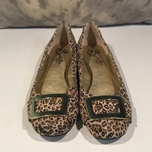 Gorgeous Leopard Flats size 8 great condition